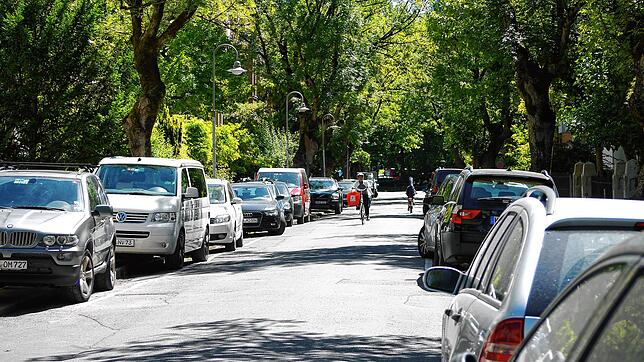 Alles zugeparkt in der Schützenstraße im Paradies. Bild: Eva Marie Stegmann