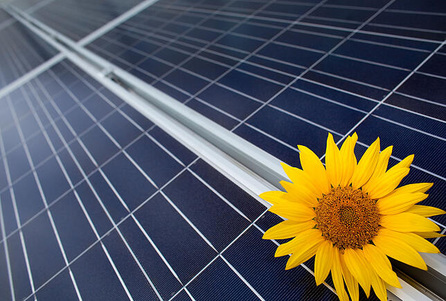 Solaranlagen stehen vor neuen Herausforderungen. Durch Photovoltaikanlagen nimmt die Brandgefahr an einem Gebäude zu, so Experten.