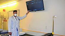 Auf diesem sogenannten Arrivalboard kann Volker Steinecke, Chefarzt der Singener Notaufnahme, die Werte von Patienten ablesen, die im ...