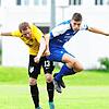 Dem FC Gutmadingen (Claudius Hirt, links) gelang gegen den Tabellendritten Radolfzell (Stefan Haselwander) eine faustdicke Überraschung. ...
