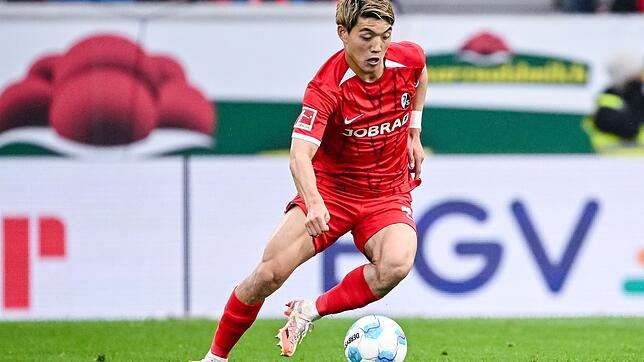 Ritsu Doan und der SC Freiburg sind am Samstag in Kiel zu Gast.