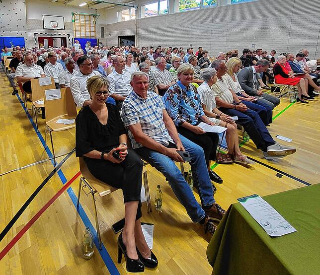 Viele Mitbürger verfolgten die Bürgerehrung in Mühlhausen-Ehingen.