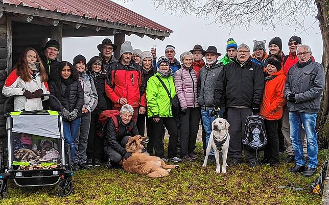 Mit Babys und Hunden hatten Mitglieder des Ski- und Wanderclubs Eggingen das neue Jahrzehnt bei der Neujahrswanderung freudig begrüßt.