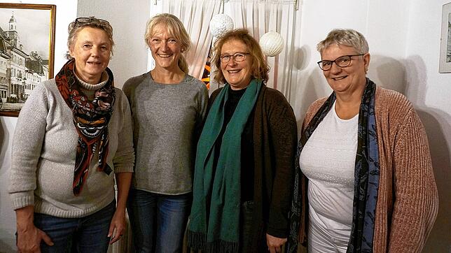 Der wiedergewählte Vorstand des Vereins Frauen für Frauen (von links): Isabella Zwetz (Vorsitzende), Marina Schlosser (stellvertretende ...