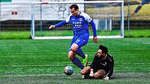 Daniel Wehrle (links) und Radolfzell sind gut drauf. Außer beim 1:1 gegen Konstanz-Wollmatingen (Mert Tuncer) wurden alle Spiele nach ...