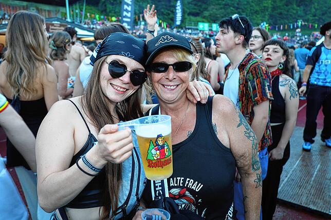 Bild 17: Festivalsommer startet – Fans feiern ausgelassen beim Campus-Festival