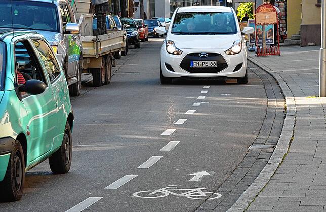 Konfliktträchtig wird der Begegnungsverkehr von Autos und Fahrrädern an den Engstellen in Markdorf.