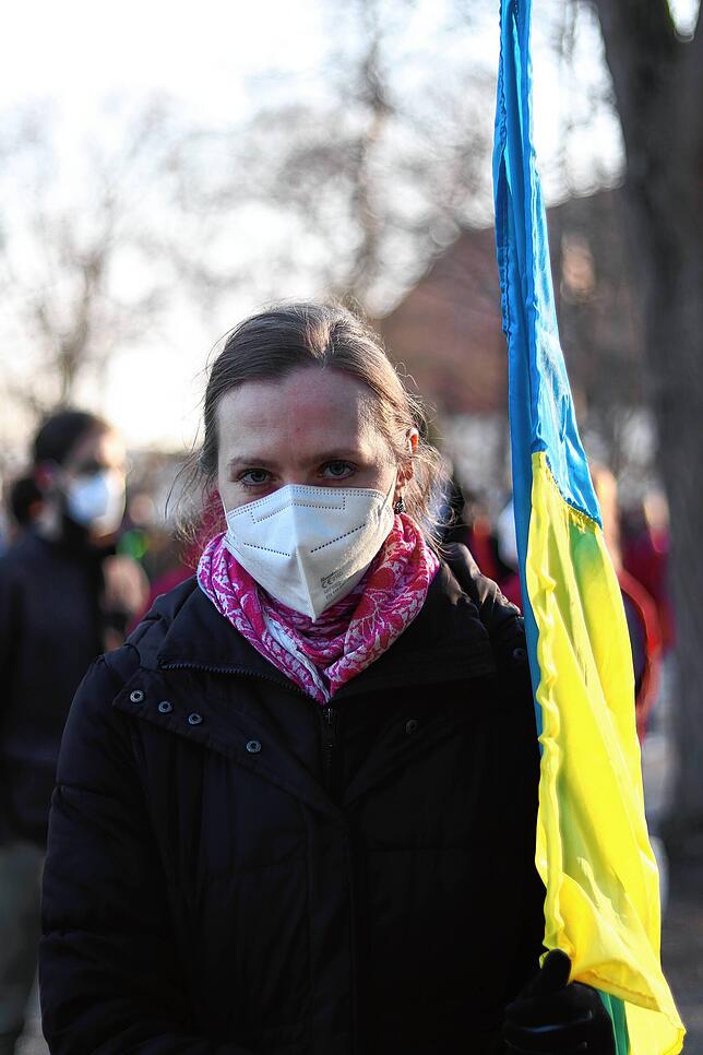 Bild 2: Gesichter der Solidarität: Warum Menschen gegen den Ukraine-Krieg demonstrieren