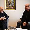 Pfarrer Heinz Vogel (links) und Pastoralreferent Clemens Trefs (rechts) übernehmen zusammen mit Günter Schmidt die Rollen der ...