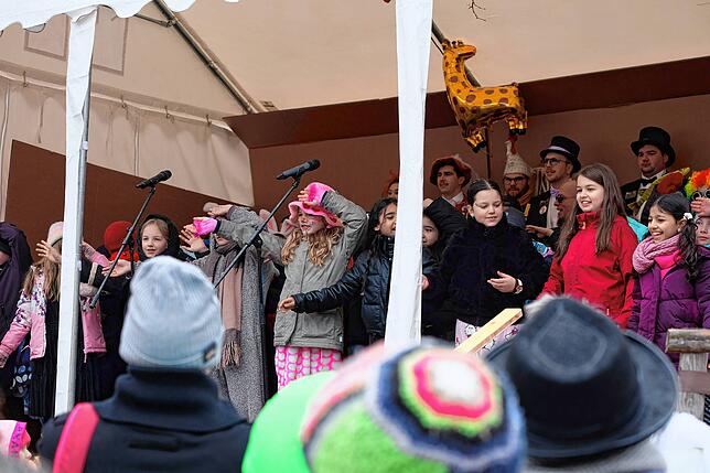 Bild 17: Rathaus in Immenstaad entmachtet: Narren regieren – Prinzenpaar wird vermählt – Die schönsten Bilder!