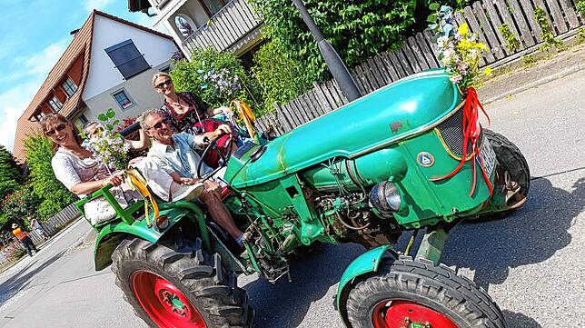 Bild 30: Festumzug am Gmeindshus Oberlauchringen – Höhepunkt des 4-tägigen Bezirksmusikfest