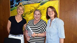 Richterin am Amtsgericht Stefanie Hauser, Berufsbetreuerin Claudia Mei und Abteilungsleiterin Birgit Goede-Pokrzywa vom Landkreis ...