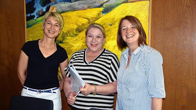 Richterin am Amtsgericht Stefanie Hauser, Berufsbetreuerin Claudia Mei und Abteilungsleiterin Birgit Goede-Pokrzywa vom Landkreis ...
