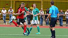 Starker Auftritt: Raffaele Ponzo (vorn, links auf unserem Archivbild) spielte beim 5:1 des SV Jestetten gegen den FV Lörrach-Brombach II ...