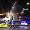 Die Friedenskirche in der Rielasinger Straße wurde in der Nacht zum Montag ein Raub der Flammen.