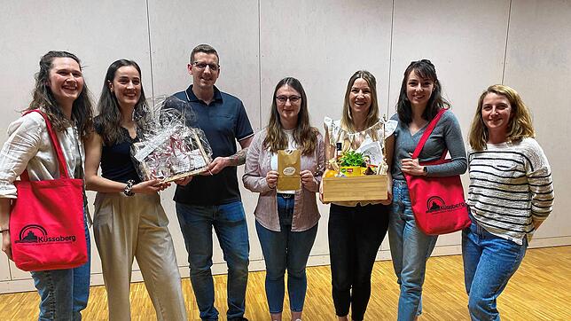 Die Landfrauen Reckingen. Auf dem Bild von links: Katharina Stark (Beisitzerin), Lena Graf (Vorsitzende), Edwin Rogg (NV Reckingen), ...