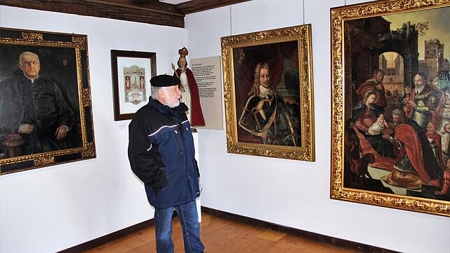 Restaurator Peter Pfaff vom Kulturförderverein überwacht die Raumtemperatur in der Gemäldegalerie.
