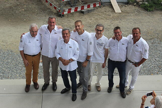 Die sieben Vereinsgründer, von links: Heinrich Besserer, Hartmut Hueber, Raimund Wilhelmi, Niklaus Waser, Nikolaus Kurz, Jochen Meyer, ...