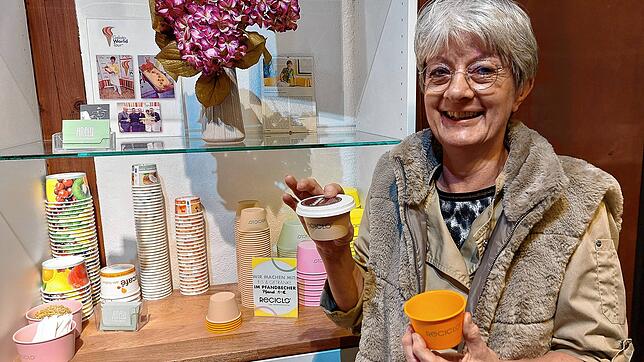 Noch fährt Anne Pesaro in ihrem Geschäft Anelu Eishandwerk zweigleisig. Sie will aber bis zur Einführung der Verpackungssteuer ganz auf ...