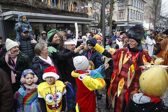 Bild 1: Kreuzlingen außer Rand und Band: Fasnachtsumzug 2025 in Bildern