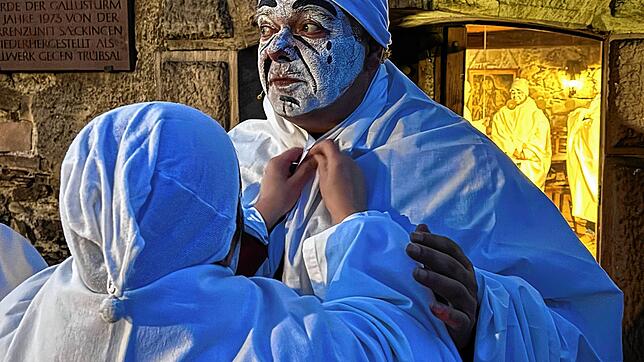 Abschied von der Fasnacht: Die Hüüler in Bad Säckingen bei der Verbrennung des Böög.