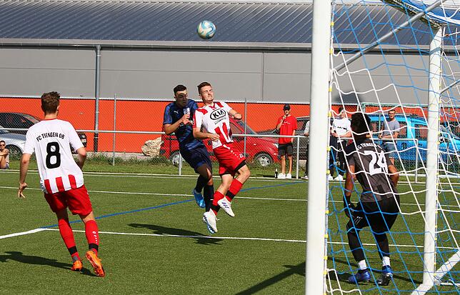 Bild 12: VfB Waldshut bezwingt den FC Tiengen 08 mit 4:0 im Derby &ndash; und wir haben Bilder!