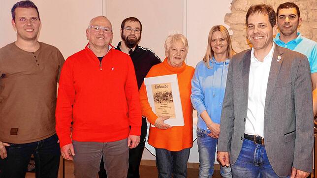 Der Stellvertretende Vorsitzende des SV Frohnstetten Matthias Melcher (von links) mit den Geehrten Markus Martin, Daniel von Allwörden, ...