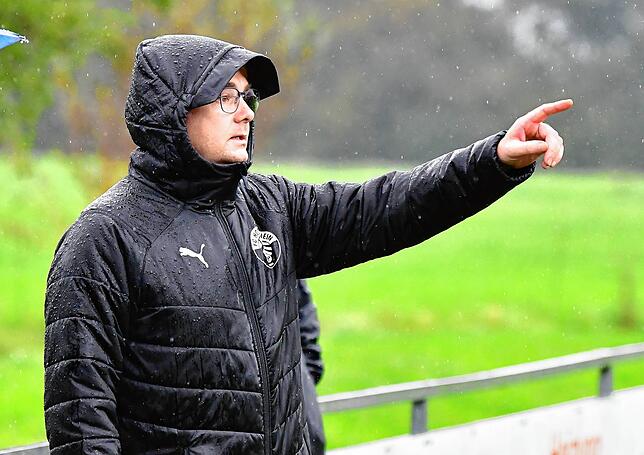 Nach oben: Für Trainer Tobias Schneider gibt es mit dem Tabellenneunten FC Hochrhein in der Rückrunde nur eine Richtung, denn hinter ...
