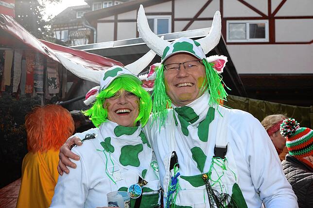 Bild 13: Zahlreiche Fasnachtsbegeisterte schauten beim Johrmarkt in Freudental vorbei!