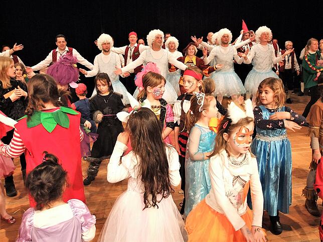 Bild 13: Bilder des Kinderballs der Narrizella Ratoldi im Milchwerk.