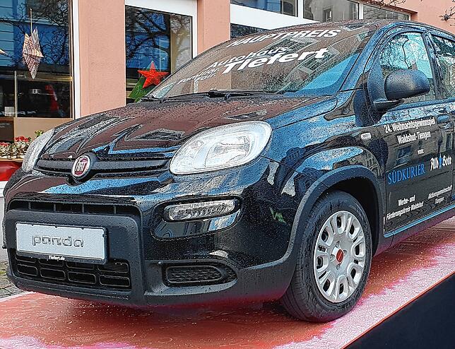 Diesen schwarzen Panda Fiat hat Reiner König aus Waldshut-Tiengen beim 24. Weihnachtsgewinnspiel gewonnen. Das 70-PS-starke ...
