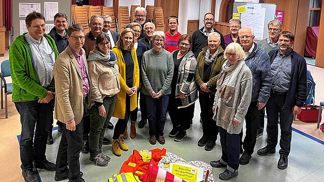 Das Konzeptionsteam &bdquo;Die Begeisterung wecken&ldquo; will die Kirche weiterentwicklen. Es stellt sich nach getaner Arbeit zum ...
