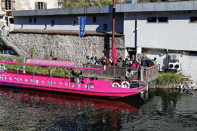 Die Saison am Rheinfall hat am 29. März begonnen. Viele Besucher aus aller Welt zieht es für eine Bootsfahrt her.