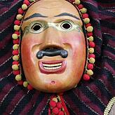 Geschichtlich interessant ist der "Alte Rölli" aus Siebnen im Kanton Schwyz. Die Maske stellt ein junges Männergesicht mit einer ...