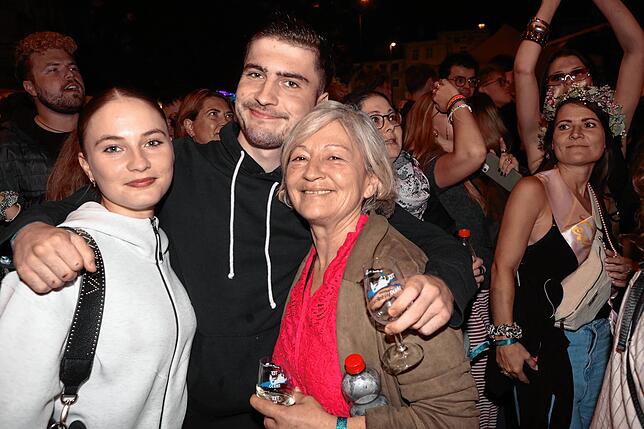 Bild 16: Konstanzer Weinfest 2025: Der Stephansplatz ist voll und die Stimmung prima