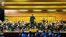 Das Profilorchester präsentiert sich unter der Leitung von Michael Berner am Sommerkonzert des Thomas-Strittmatter-Gymnasiums. Das Bild ...
