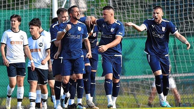 Breite Brust: Der VfB Waldshut läuft am Sonntag mit einem 1:0-Vorsprung aus dem Hinspiel im Elzstadion beim FC Emmendingen auf. Gelingt ...