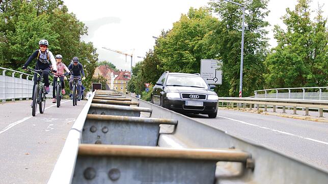 Freie Fahrt für Autos, Radfahrer und Fußgänger: Die Konstanzer Brücke ist noch für den Verkehr freigeben. Im Frühjahr 2020 kommt es ...