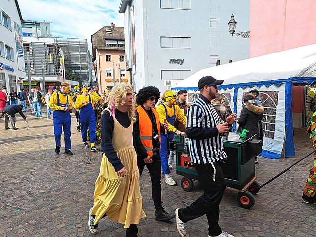 Bild 13: So bunt feiern die Wiiber in Bad Säckingen
