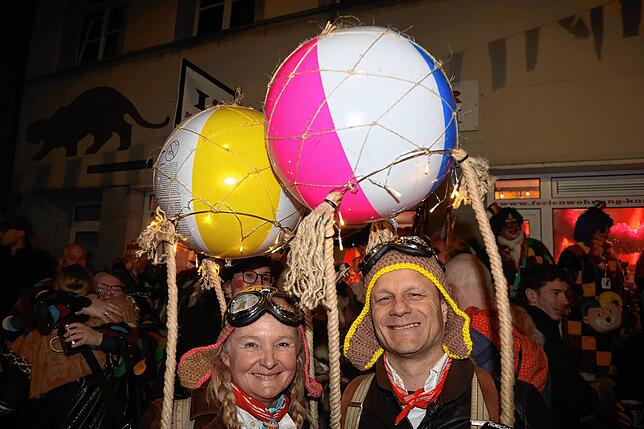 Bild 18: So glückselig wird am Rosenmontag in Konstanz weitergefeiert
