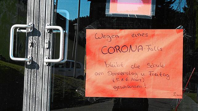 Besonders betroffen sind Schüler und Eltern der Werkrealschule am Ilben. Dort sind die Pforten wegen der Coronaerkrankung des Rektors ...