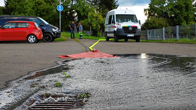 Die Stadtwerke Konstanz chloren und spülen das Leitungsnetz in Allensbach &ndash; das war Anfang September, nachdem Keime im Trinkwasser ...