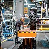 Hoch modern ist die Schaufelladerproduktion im Kramer-Werk.