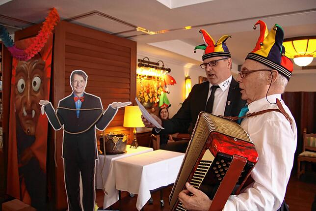 Karl Bosch und Michael Zehnle bei einer Gesangseinlage.