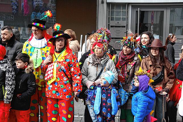 Bild 34: Sonne für die Narren: Großer Fasnet-Umzug begeistert in Singen!