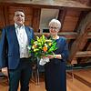 Bürgermeister Andreas Schmid verabschiedete Jutta Duttle in den Ruhestand.