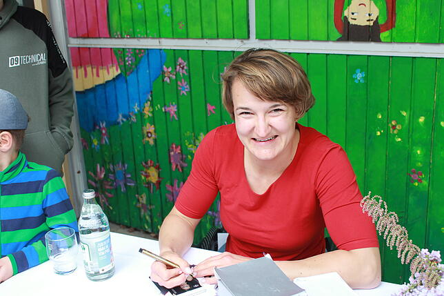 Die Paralympics-Siegerin von Peking, Anna-Lena Forster, kommt am Nachmittag zur Autogrammstunde. Sie ist Werbebotschafterin des ...