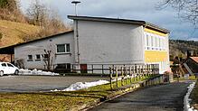 Der Ortschaftsrat Lausheim will mit der Hilfe der Bevölkerung in Eigenarbeit das Schulhaus in Lausheim sanieren. Bilder: Ingrid Mann
