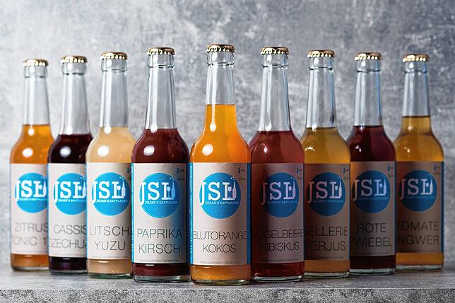 Die Saft-Palette umfasst die unterschiedlichsten Kombinationen, wie etwa Paprika-Kirsch, Rote Zwiebel oder Blutorange Kokos.