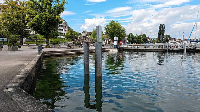 Im Hafen beim Seeum ist noch etwas Luft, aber der Wasserstand sehr hoch.